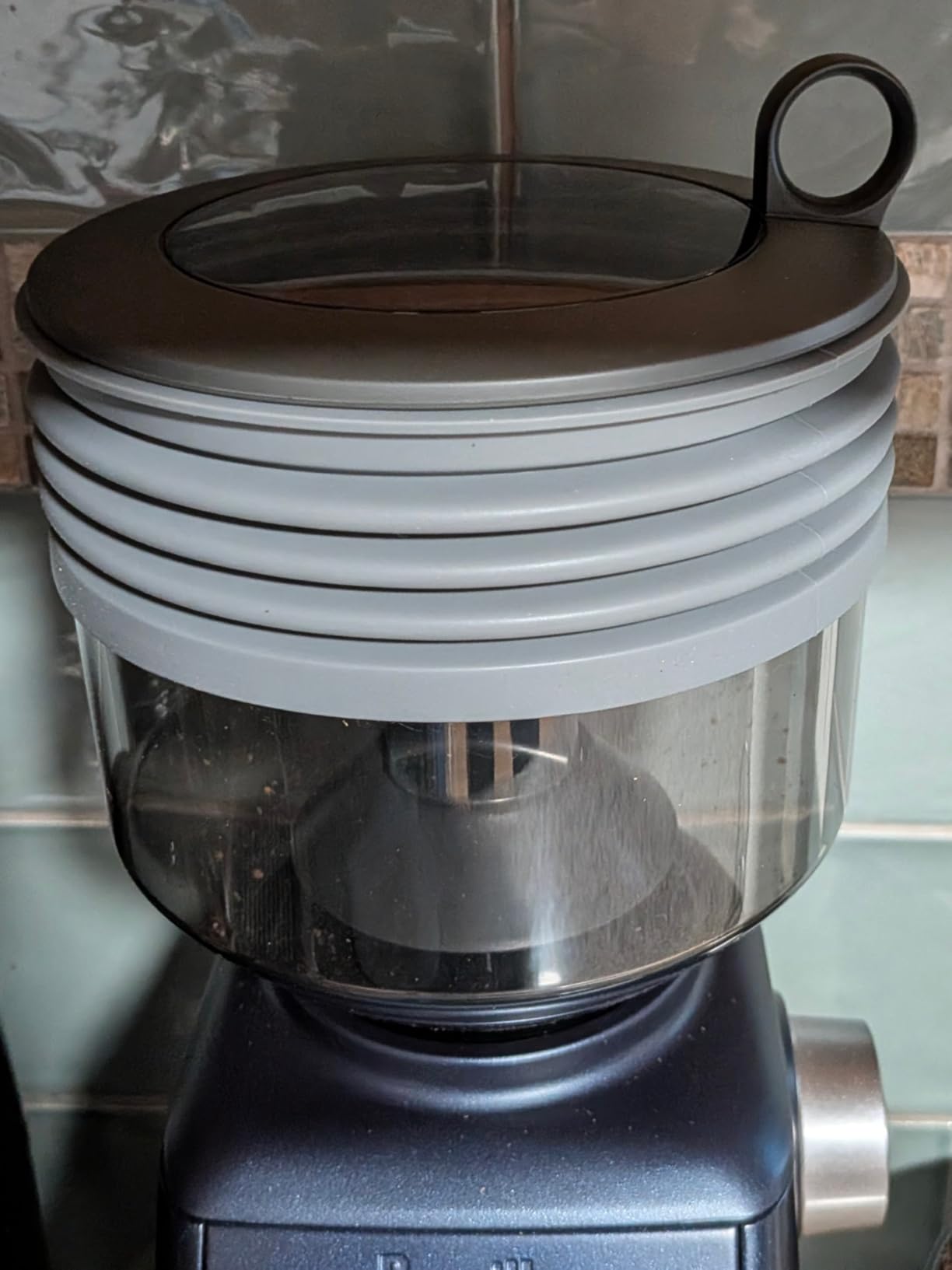 シリコンベローズとシングルドーズホッパー（Breville  - Breville Espresso Barista Express のレビューと価格